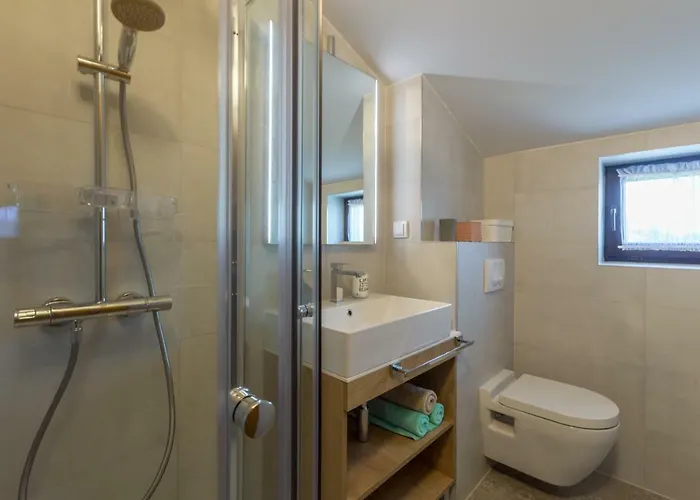 Lungera 아파트 풀라